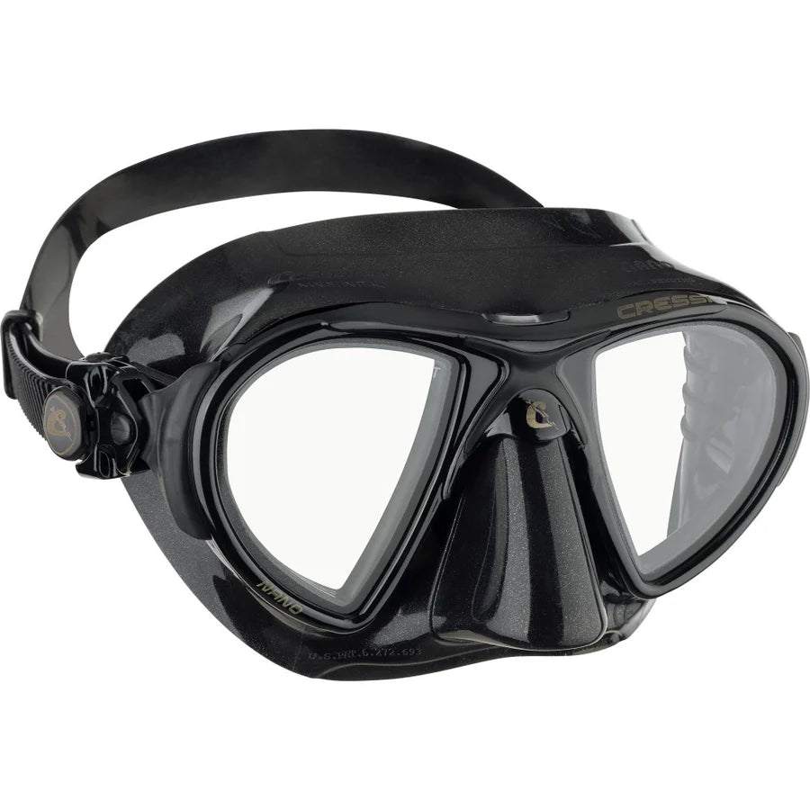 Cressi Nano. Innovated mask for scuba diving